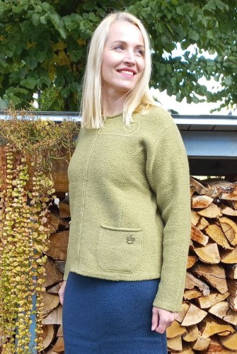 T-637 UU1 Short woolen cardigan with a-cut, with pockets